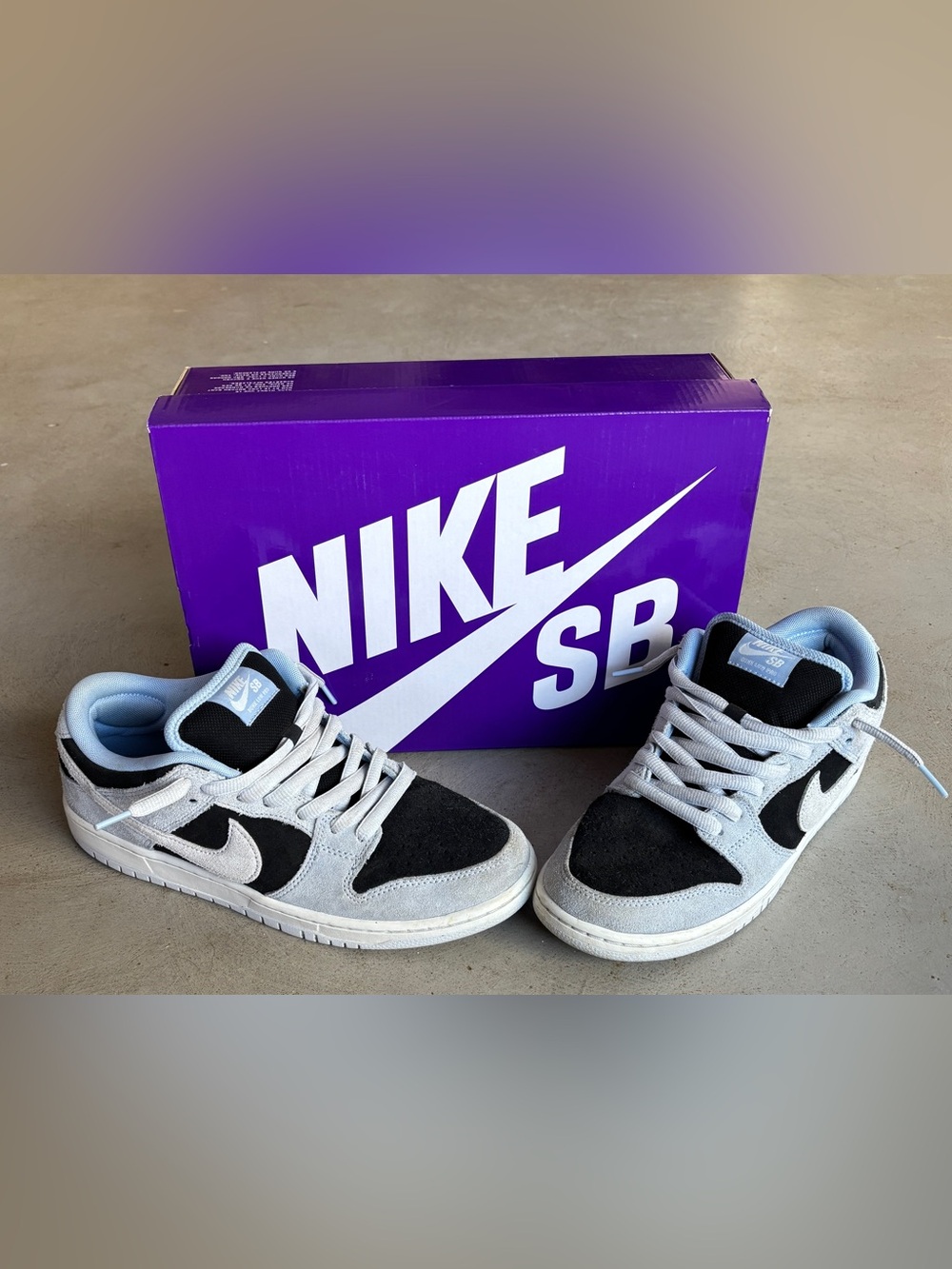 Nike Men’s 9.5 Black and Light Blue Skate Shoes -